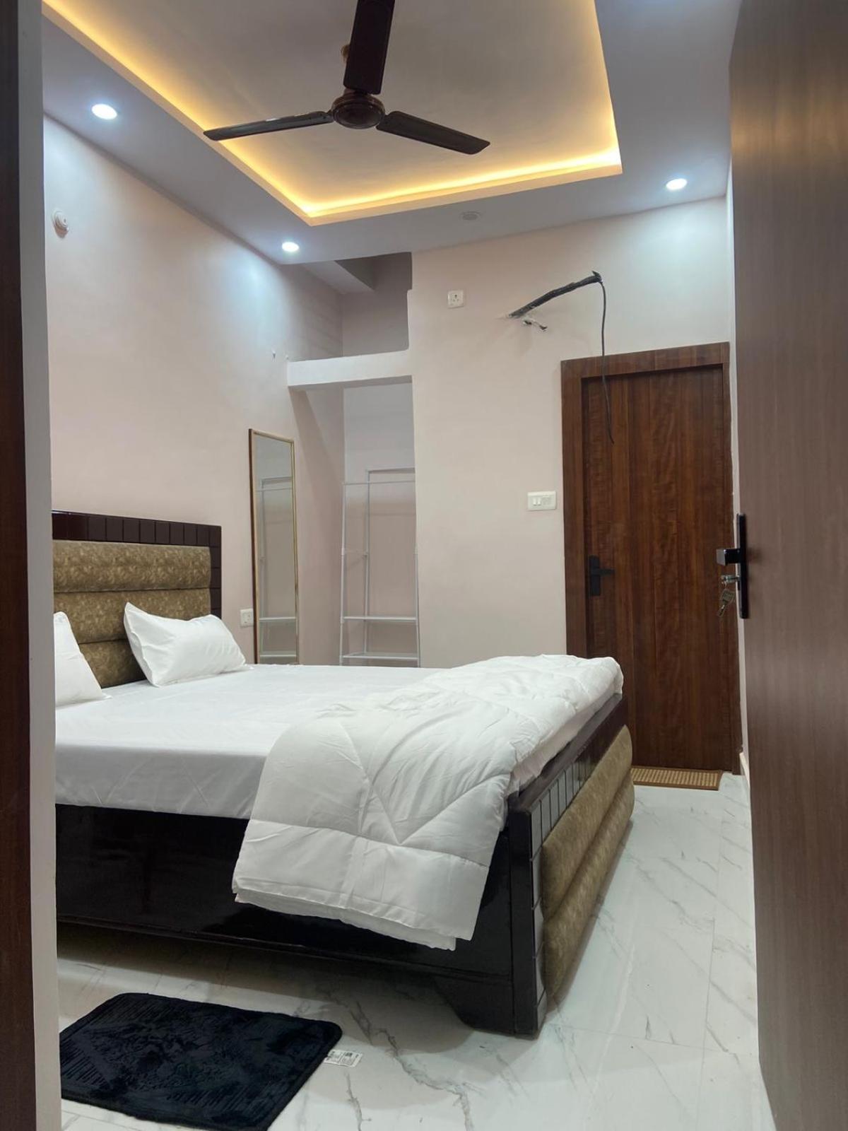 Nirmal Niwas Hotel Varanasi Exterior photo