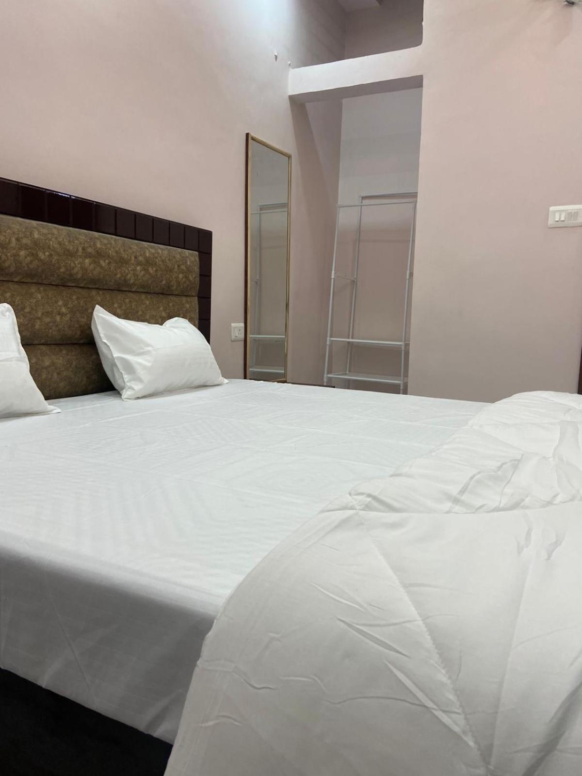 Nirmal Niwas Hotel Varanasi Exterior photo